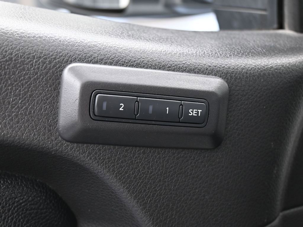 Used 2018 Nissan Titan PRO-4X w/ Pro-4x Convenience Package image 19