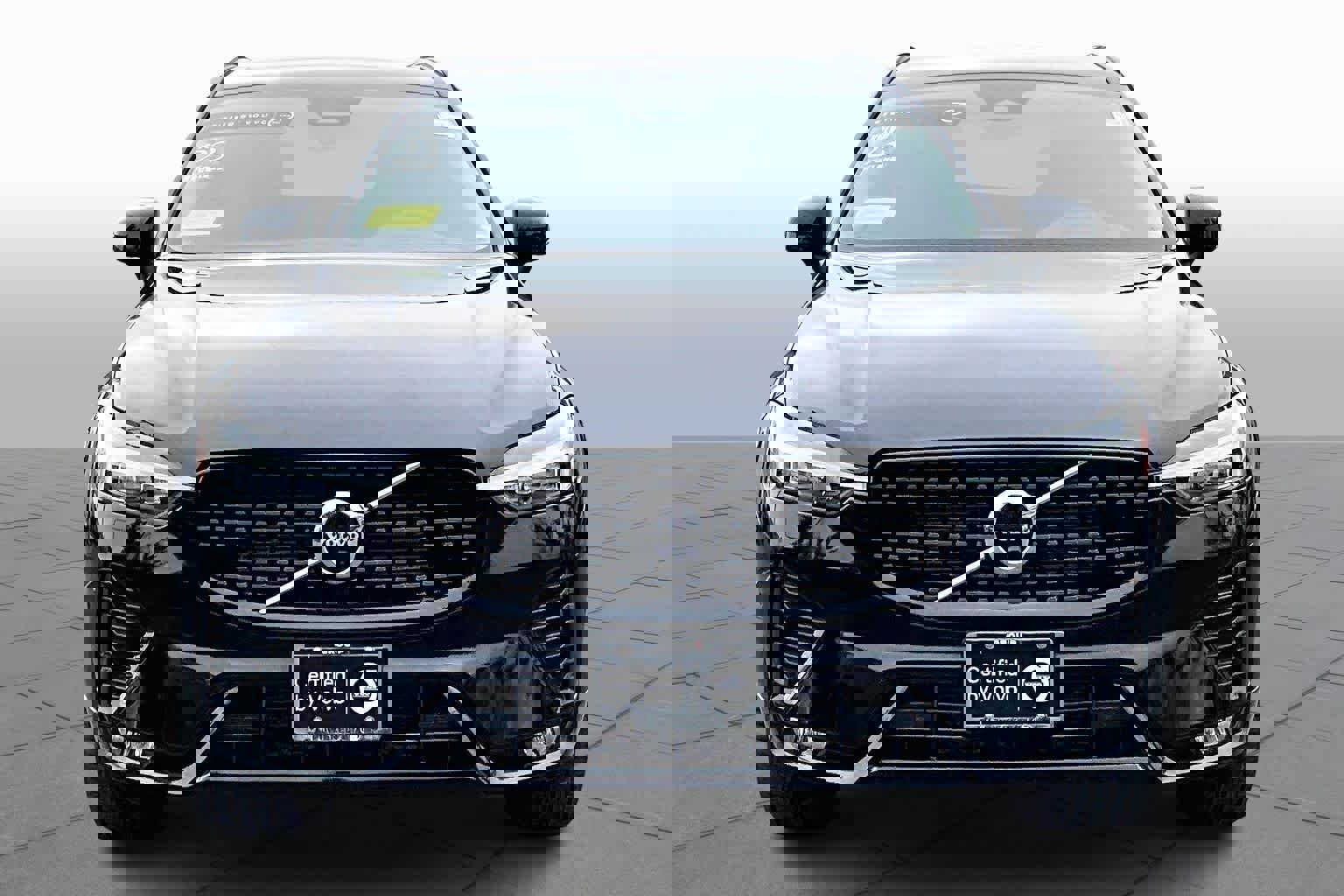 Certified 2023 Volvo XC60 B5 Plus w/ Climate Package image 4
