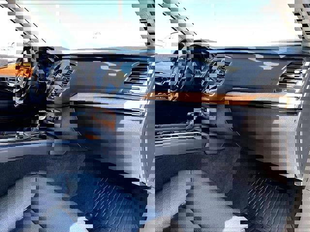 Used 2022 Volvo XC90 T6 Momentum w/ Climate Package AWD/4WD image 14