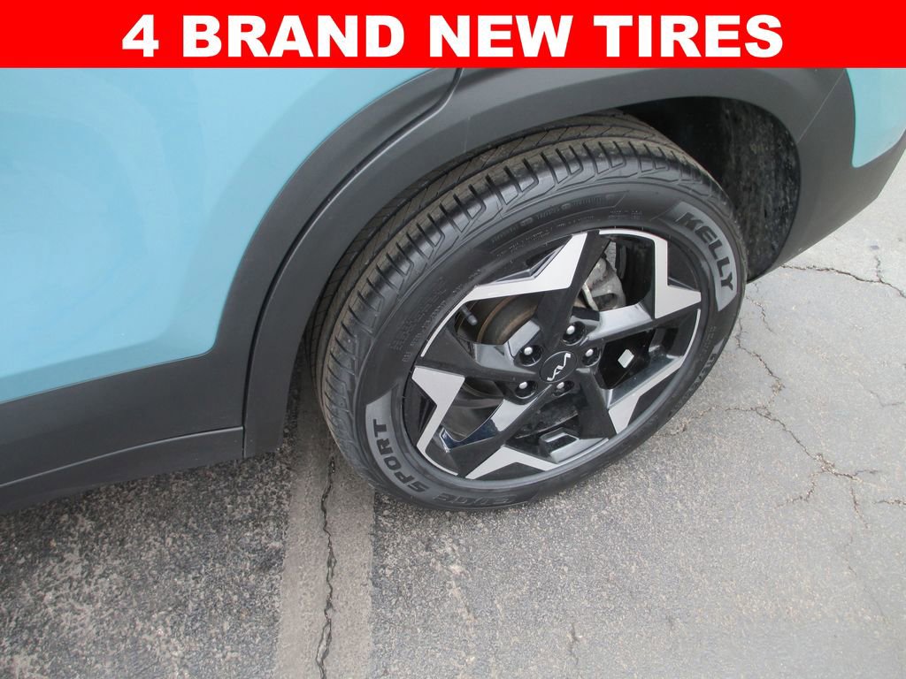 Used 2024 Kia Seltos EX image 3