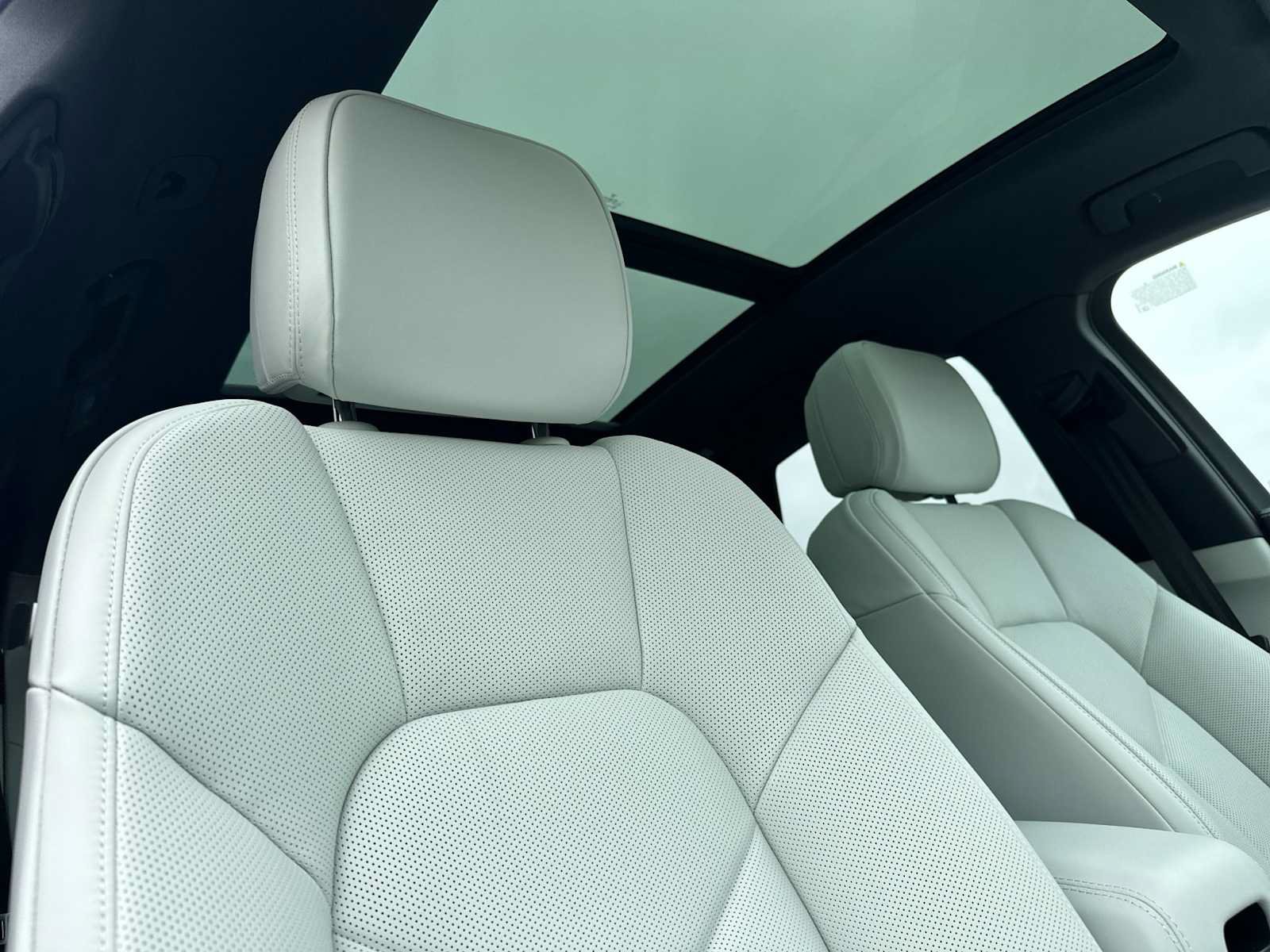 New 2025 Porsche Macan AWD/4WD image 17