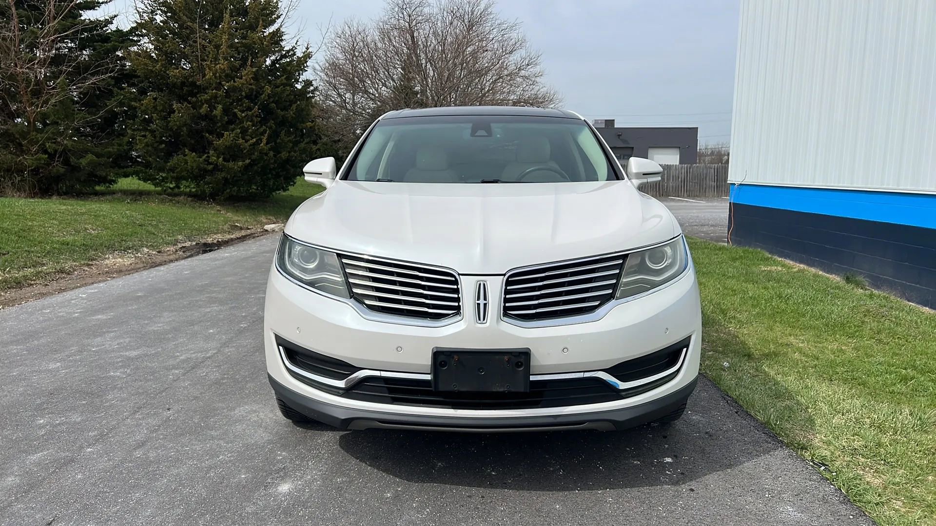 Used 2016 Lincoln MKX Reserve w/ Technology Package AWD/4WD image 2