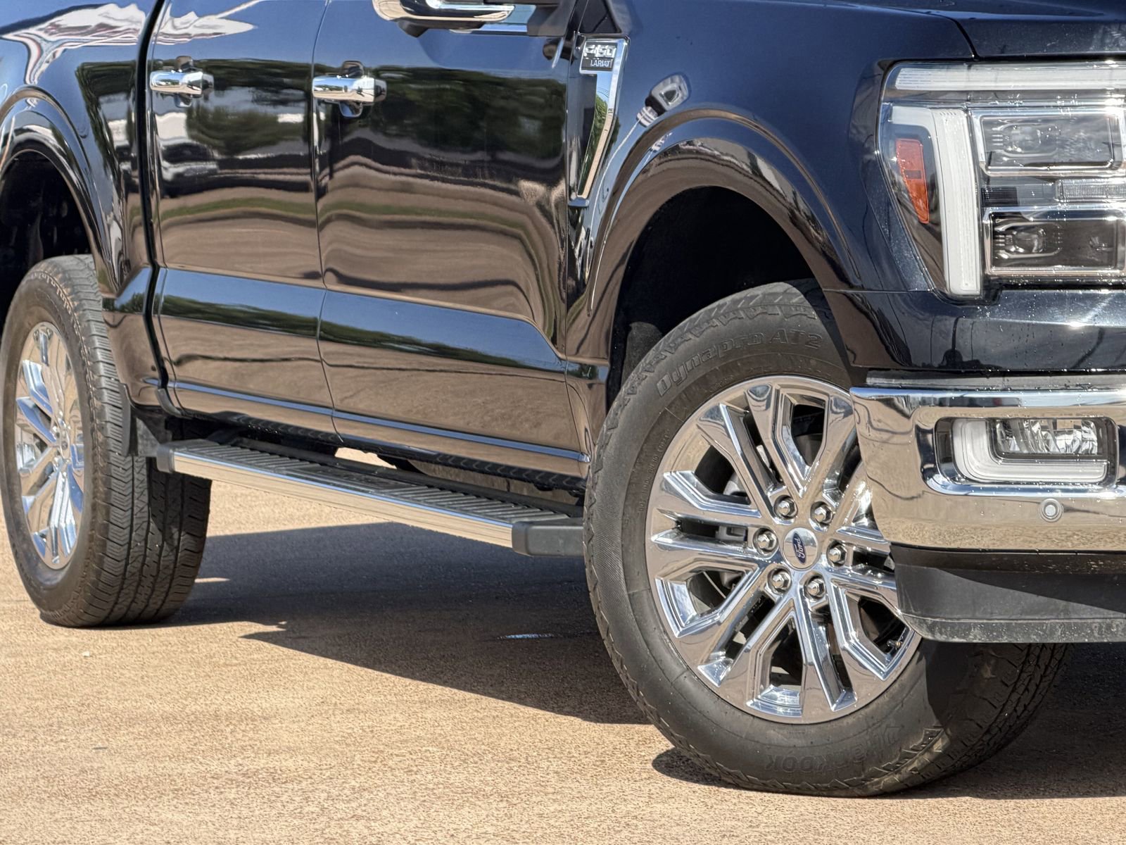 Used 2024 Ford F150 Lariat w/ FX4 Off-Road Package image 9