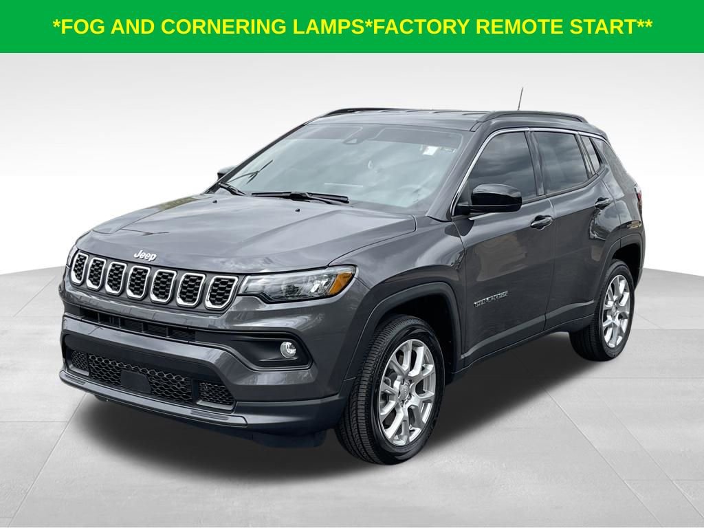 Used 2024 Jeep Compass Latitude AWD/4WD image 3