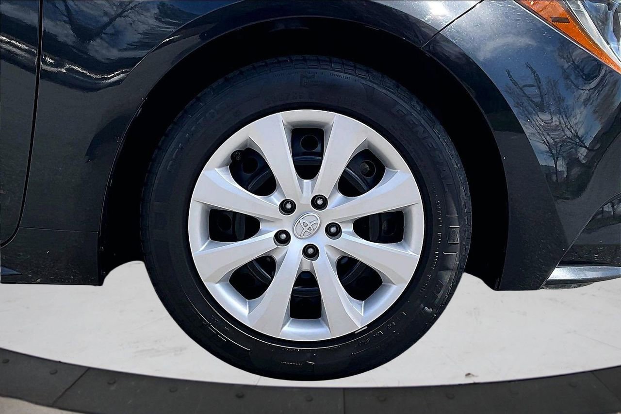 Used 2020 Toyota Corolla LE image 31