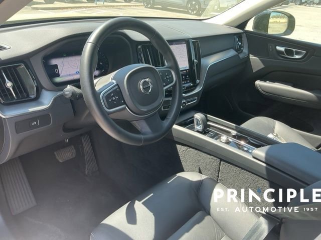 Certified 2025 Volvo XC60 B5 Core image 27