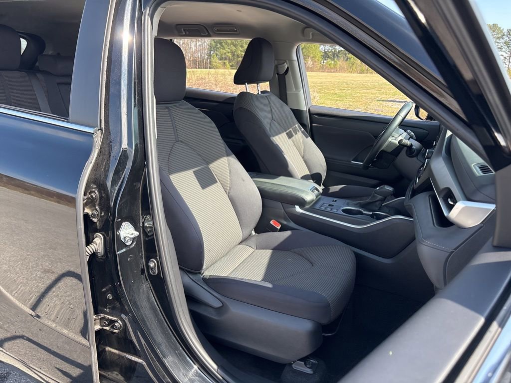 Certified 2024 Toyota Highlander LE image 37