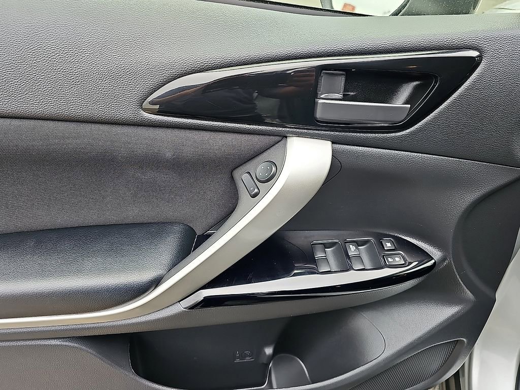 Used 2025 Mitsubishi Eclipse Cross LE image 12