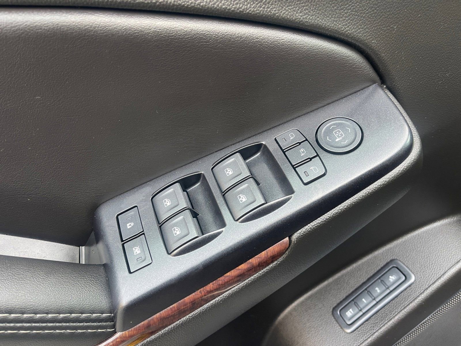 Used 2018 GMC Yukon XL SLT w/ Open Road Package image 11