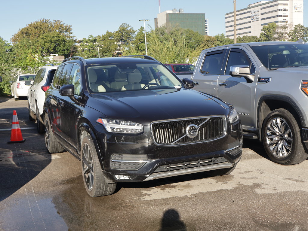 Used 2018 Volvo XC90 T6 Momentum w/ Convenience Package AWD/4WD image 2