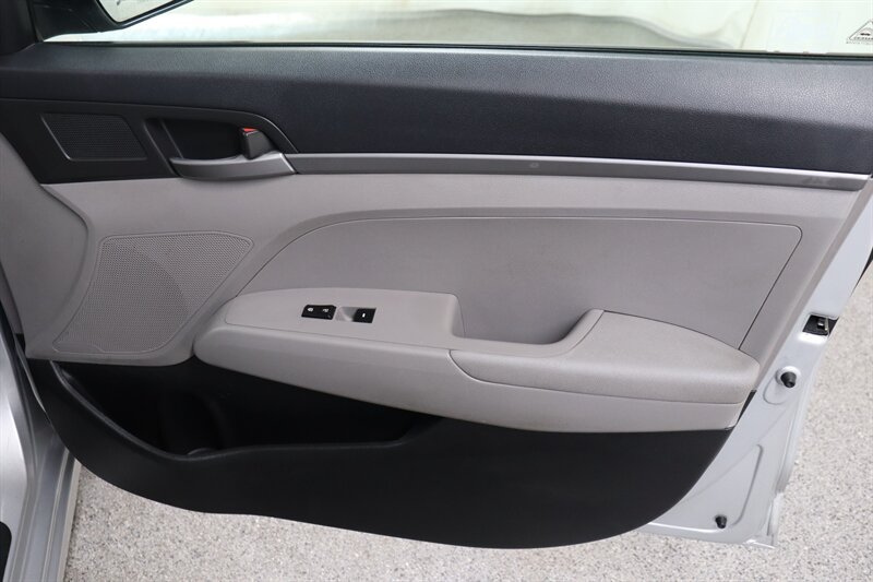 Used 2017 Hyundai Elantra SE FWD image 21