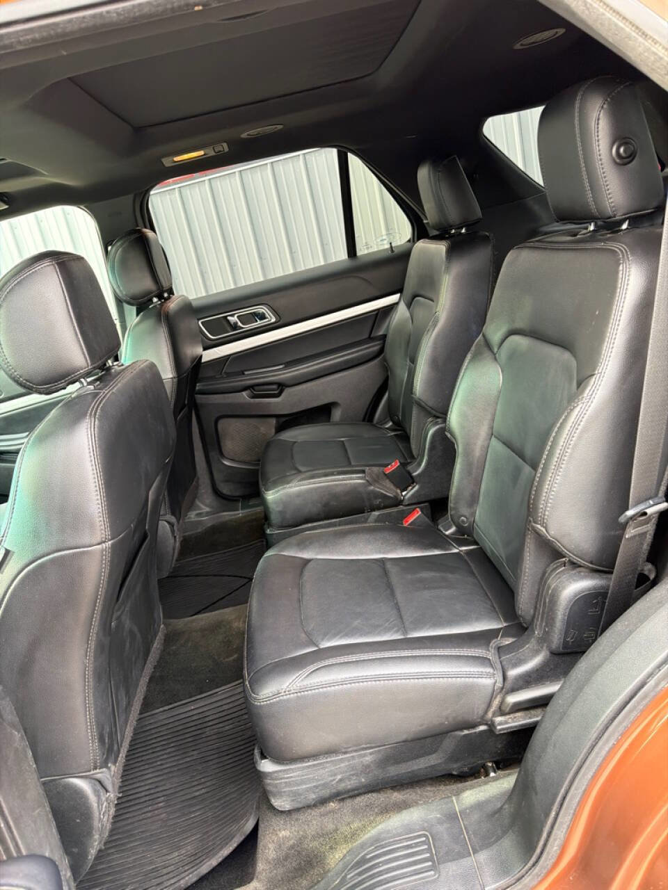 Used 2017 Ford Explorer XLT w/ Equipment Group 202A AWD/4WD image 10