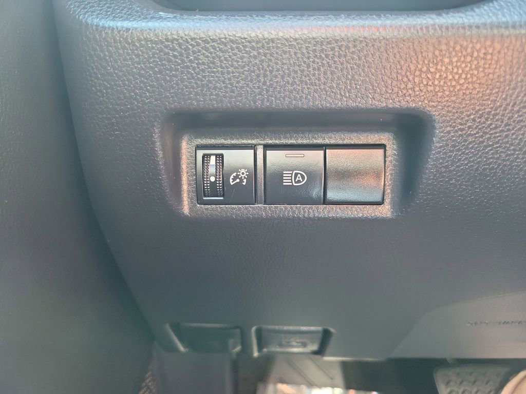 Used 2021 Toyota RAV4 LE FWD image 38