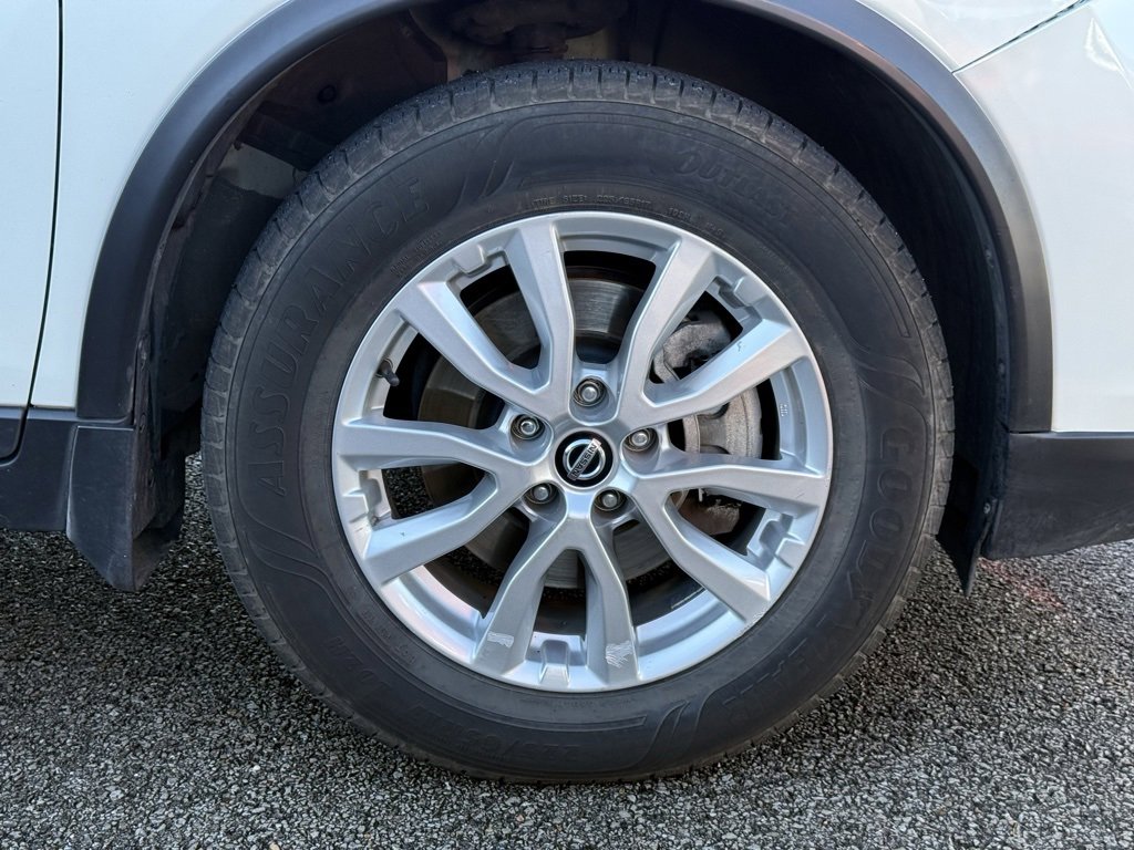 Used 2019 Nissan Rogue SV image 40