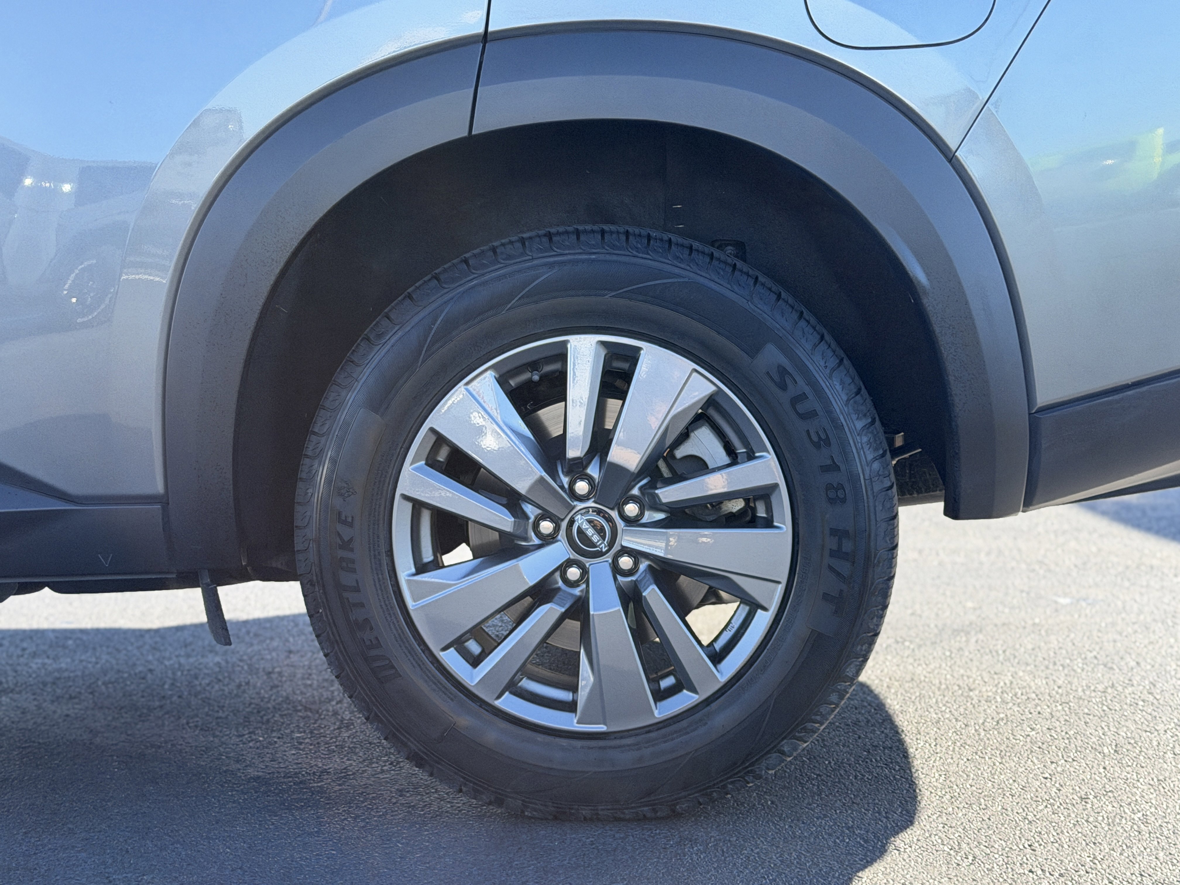 Used 2025 Nissan Pathfinder SV image 8