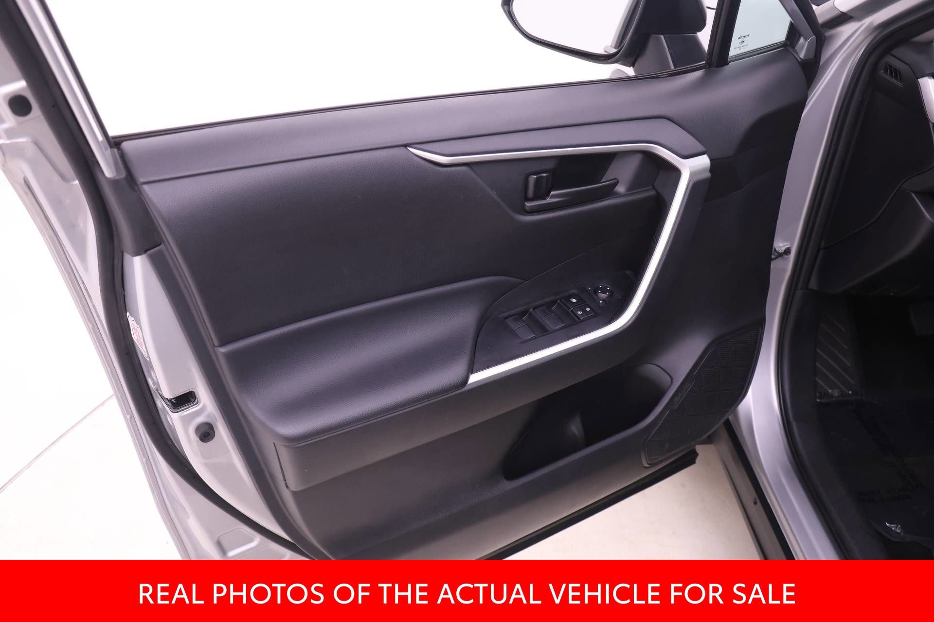 Used 2024 Toyota RAV4 LE AWD/4WD image 9