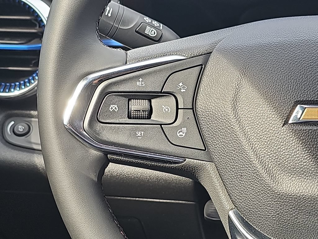 Used 2025 Chevrolet Trax LT w/ LT Convenience Package FWD image 16