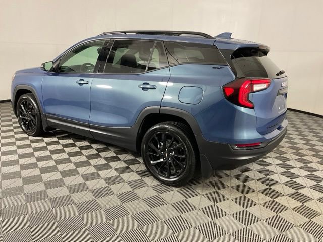 Used 2024 GMC Terrain SLT w/ Elevation Edition image 4