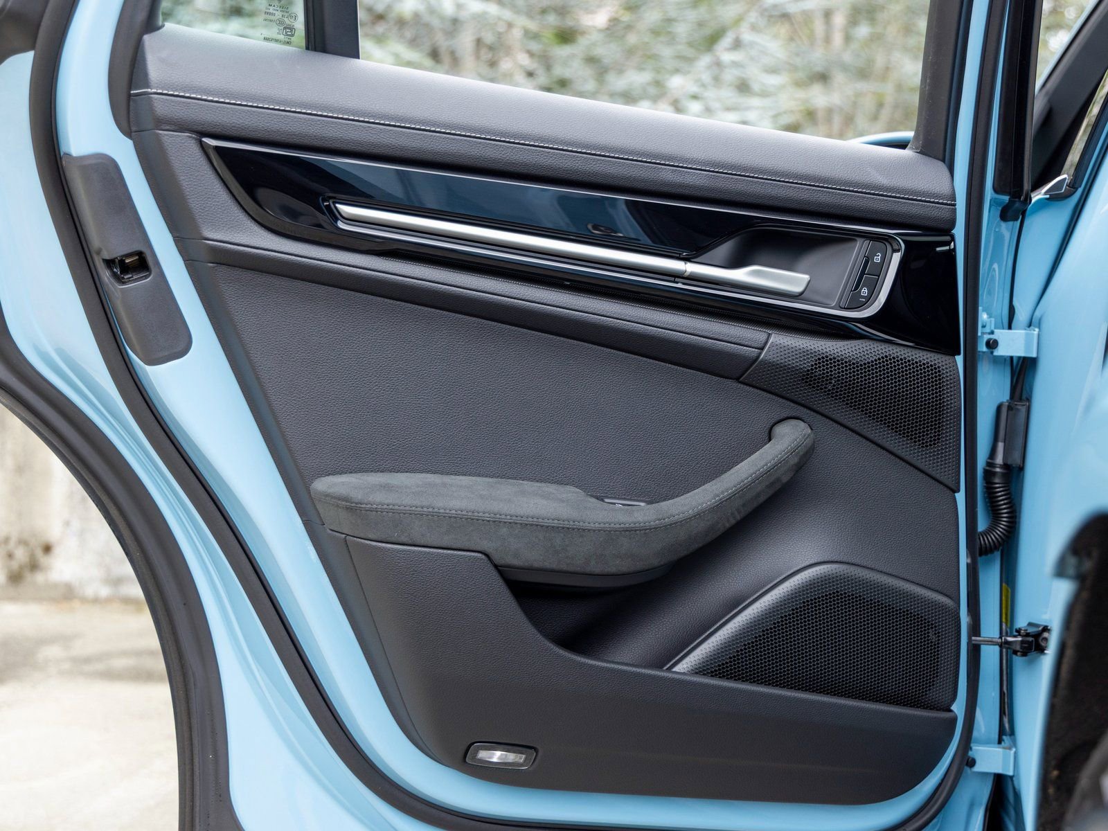 Certified 2025 Porsche Panamera 4 image 38