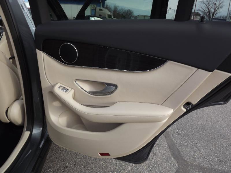 Used 2018 Mercedes-Benz GLC 300 4MATIC image 29