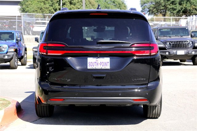 New 2026 Chrysler Pacifica Limited image 6