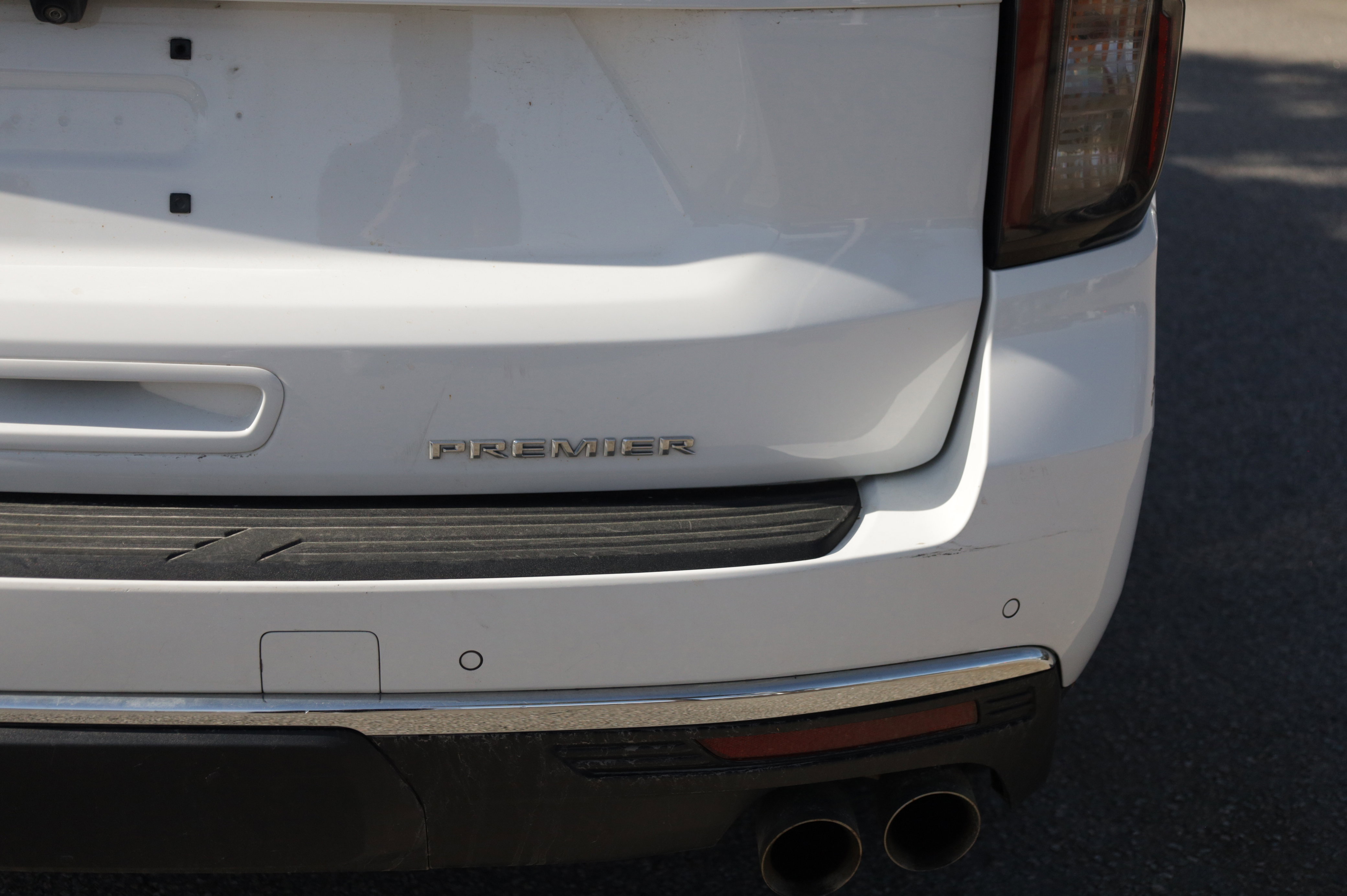 Used 2023 Chevrolet Suburban Premier image 18