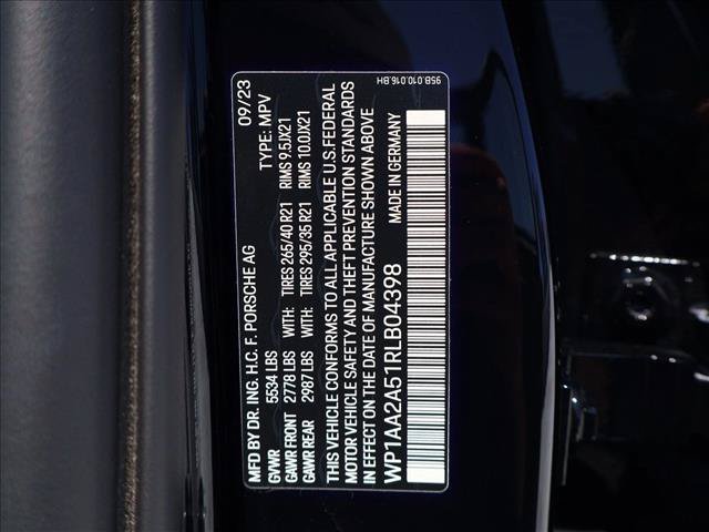 Used 2024 Porsche Macan AWD/4WD image 28