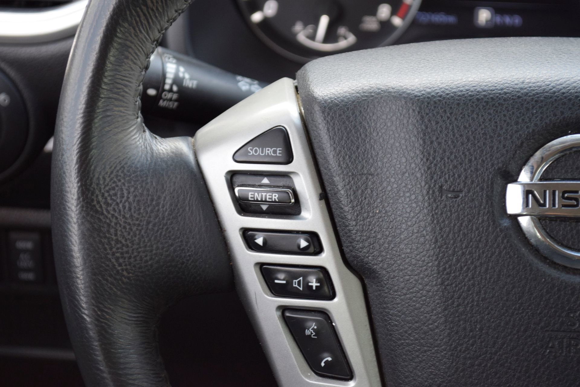 Used 2021 Nissan Titan SV w/ SV Convenience Package RWD image 9