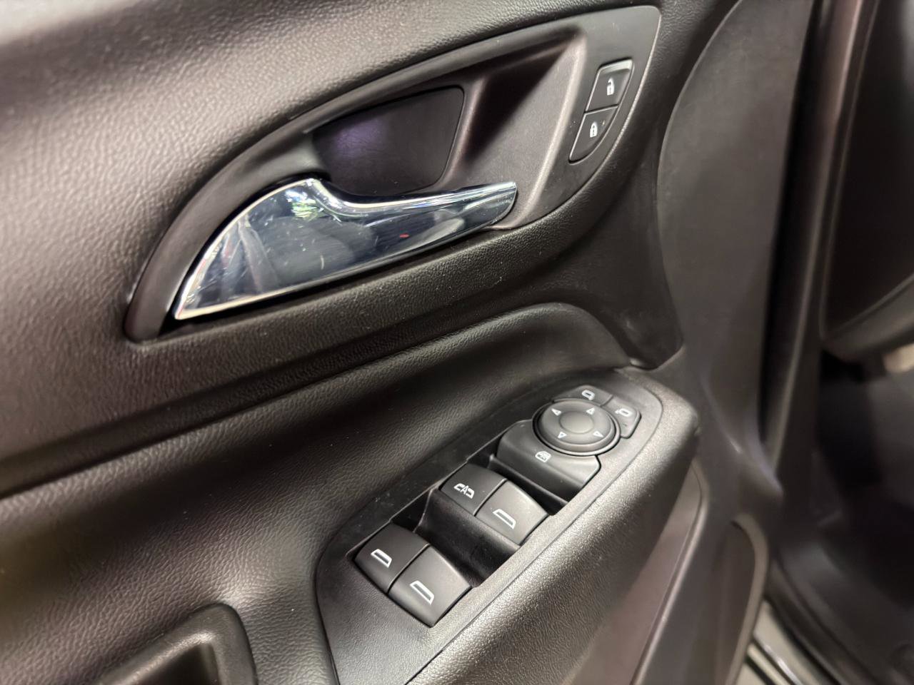 Used 2020 Chevrolet Equinox LT FWD image 31