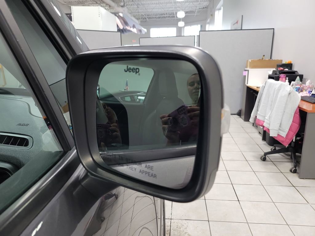 Used 2020 Jeep Renegade Limited image 24