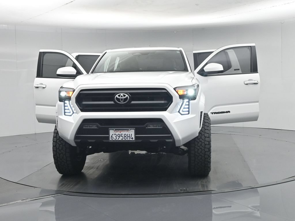 Used 2025 Toyota Tacoma SR5 AWD/4WD image 32