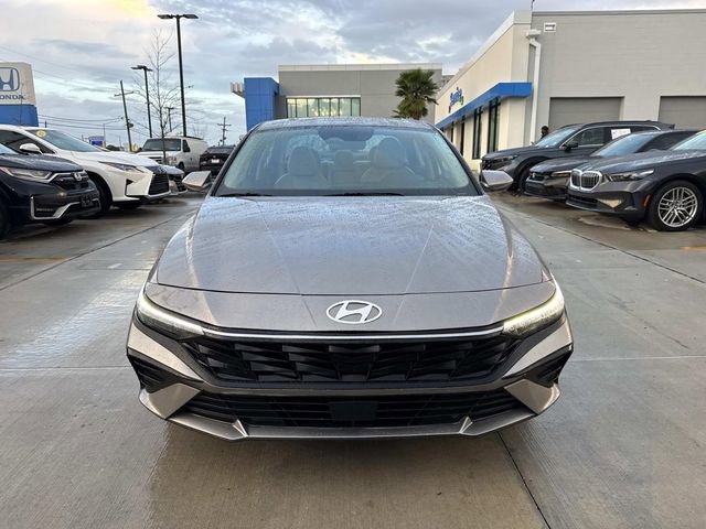 Used 2025 Hyundai Elantra Limited image 2