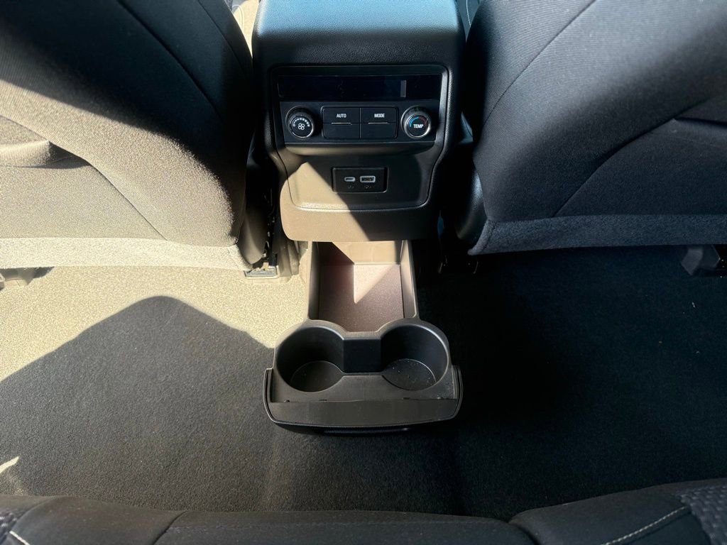 Used 2023 GMC Acadia SLE image 23