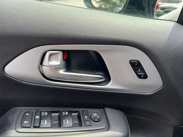 Used 2025 Chrysler Pacifica Limited FWD image 30