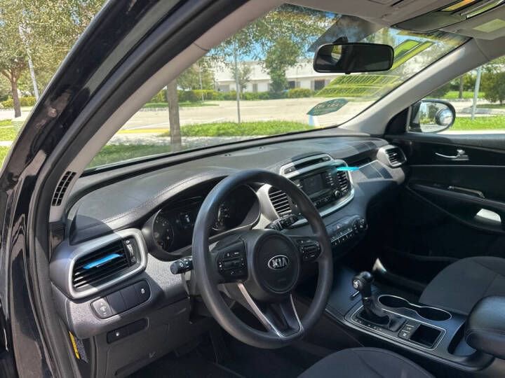 Used 2017 Kia Sorento AWD w/ LX Convenience Package image 13