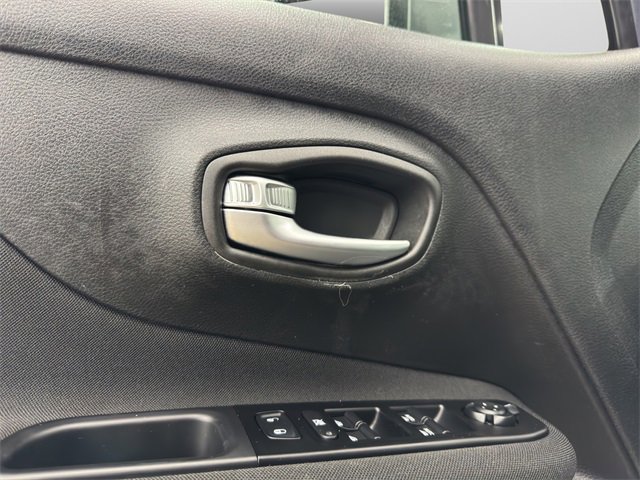 Used 2021 Jeep Renegade Latitude image 32