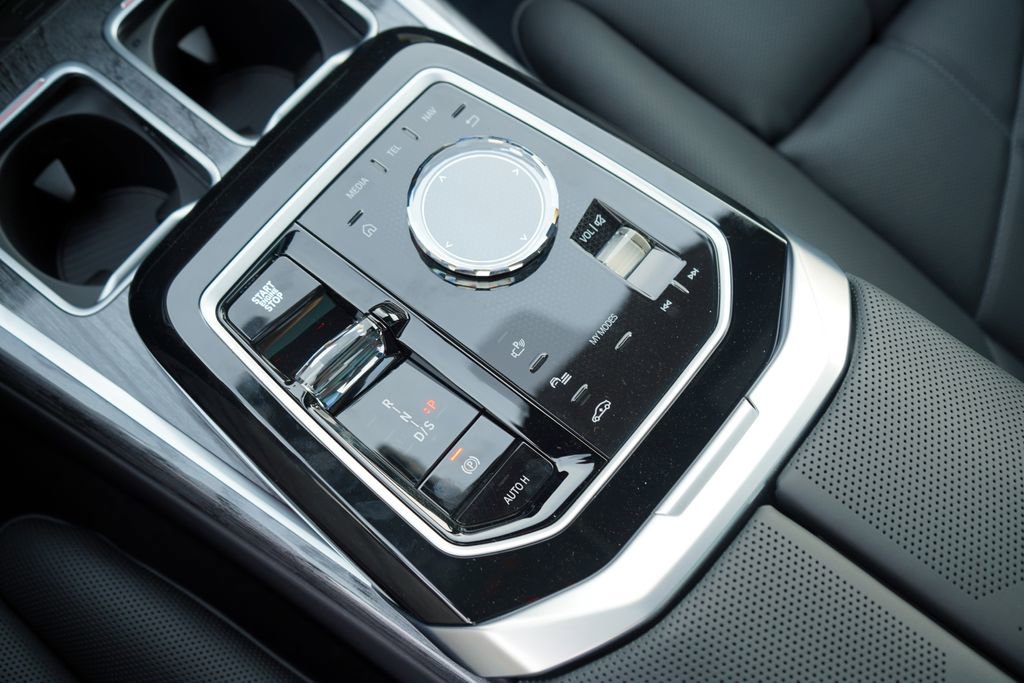 New 2026 BMW 750e xDrive AWD/4WD image 20