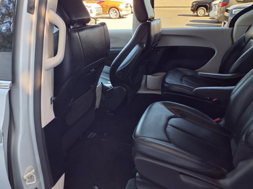 Used 2024 Chrysler Pacifica Limited FWD image 21