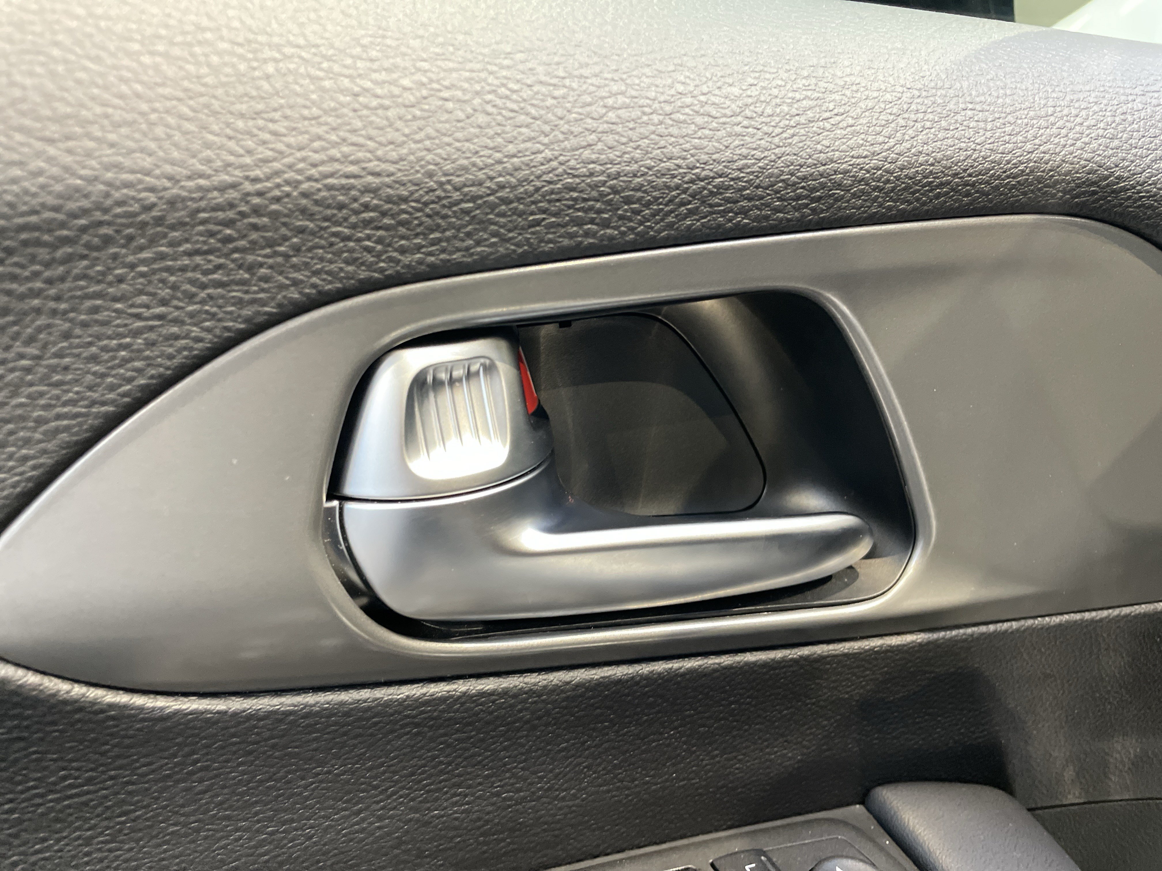 Used 2025 Chrysler Voyager LX FWD image 15
