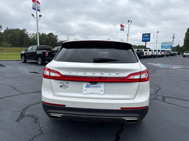 Used 2016 Lincoln MKX Select w/ Select Plus Package FWD image 4