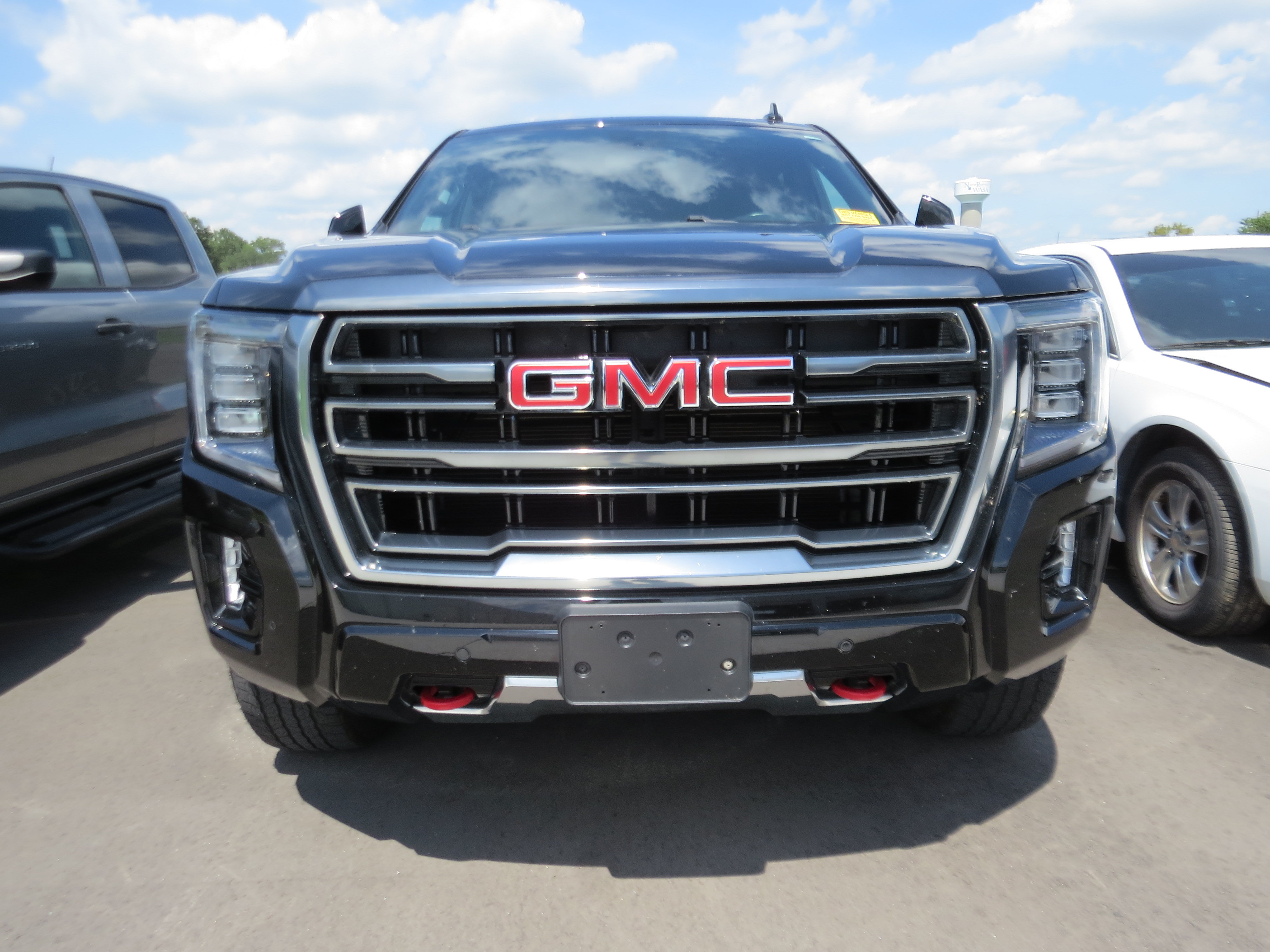 Used 2023 GMC Yukon AT4 AWD/4WD image 2