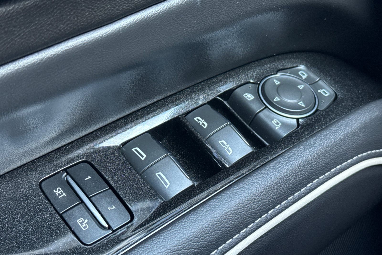 Used 2023 Cadillac Escalade Premium Luxury image 11