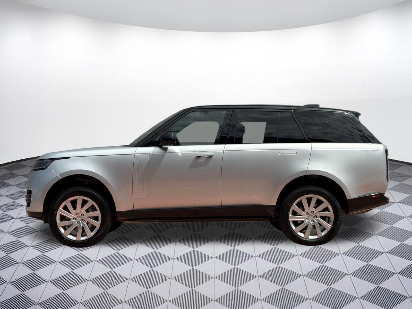 Used 2023 Land Rover Range Rover SE AWD/4WD image 2