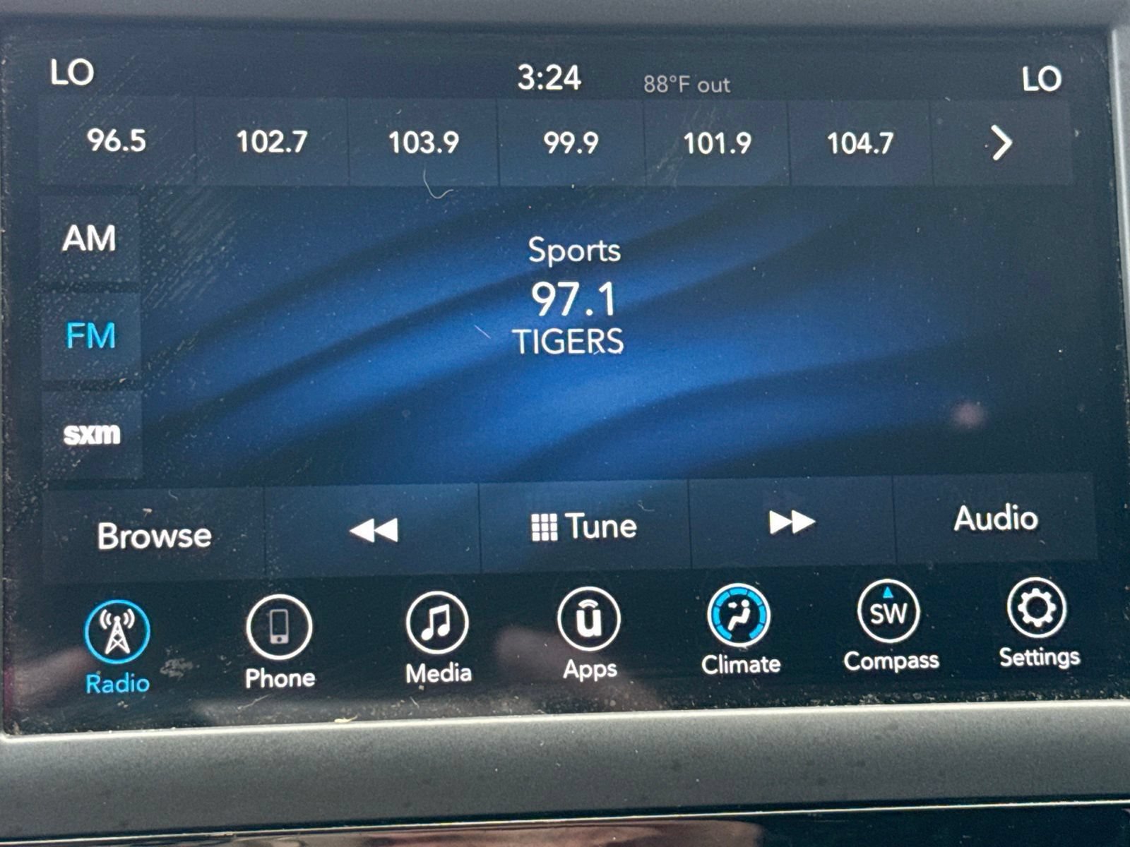 Used 2018 Chrysler Pacifica Touring Plus w/ Tire & Wheel Group FWD image 24