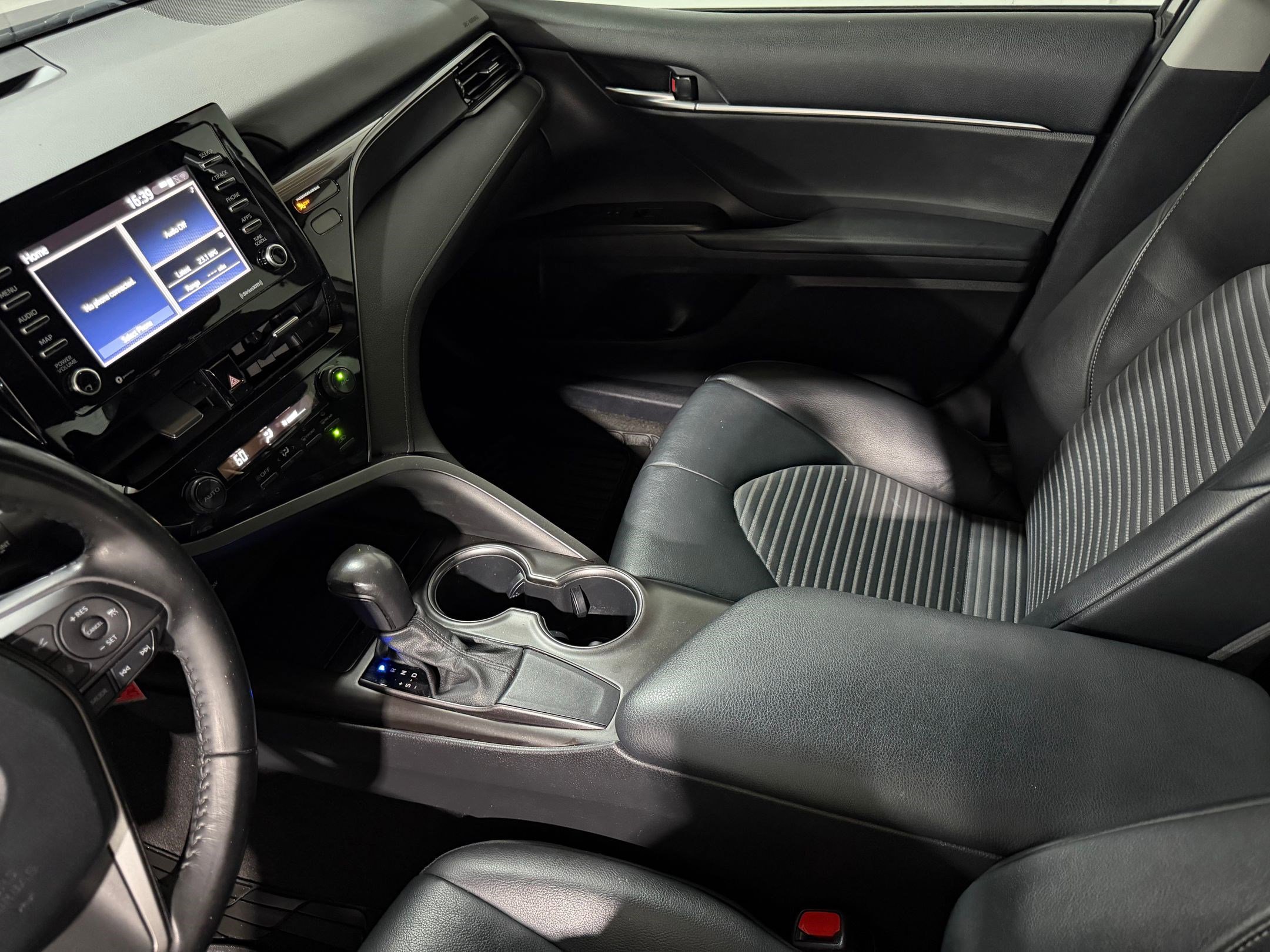 Used 2021 Toyota Camry SE image 27