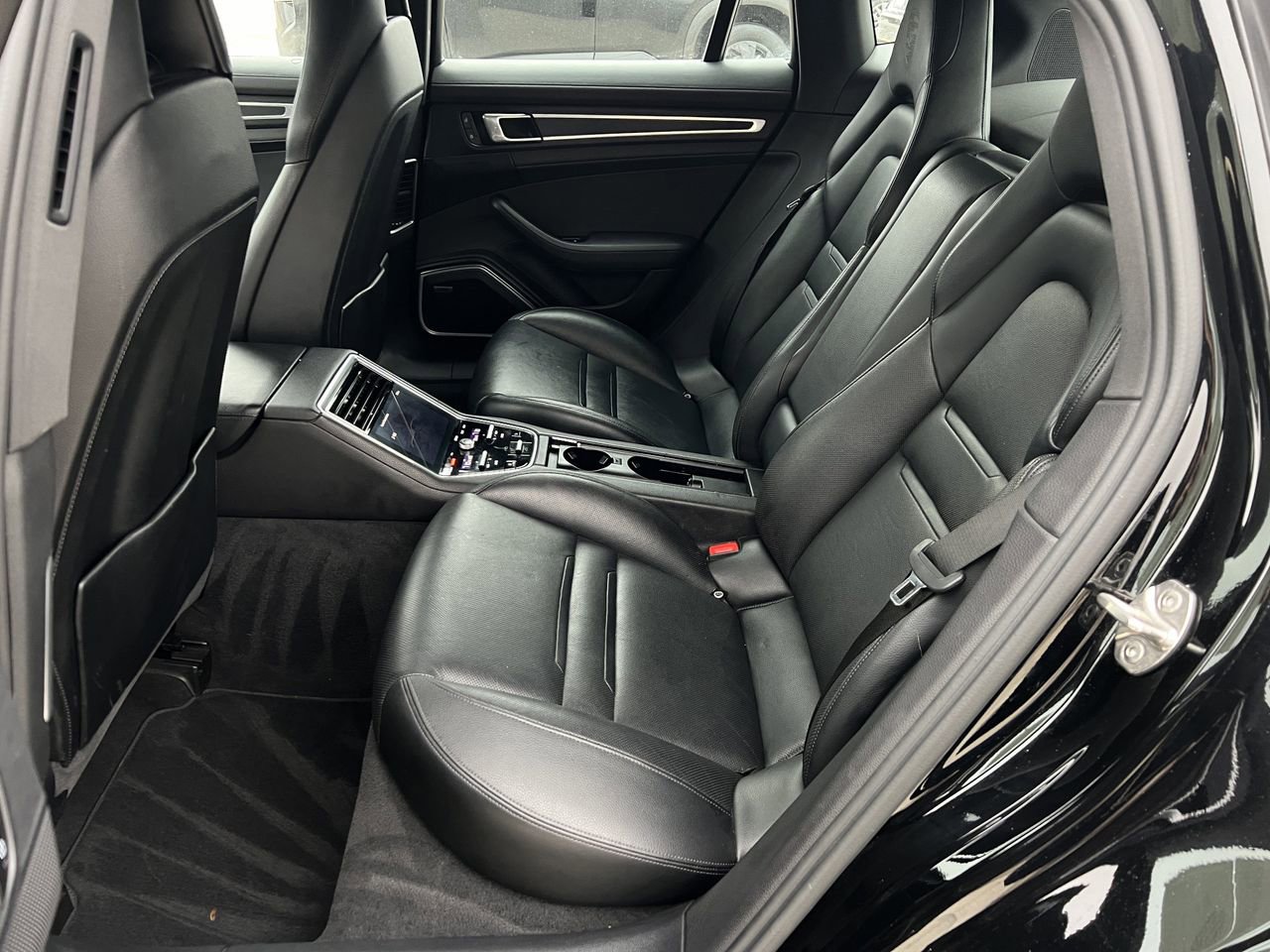 Used 2022 Porsche Panamera Platinum Edition image 21