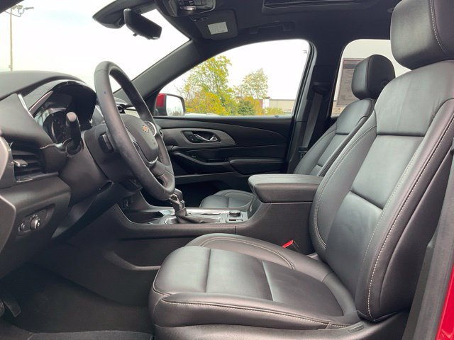 Used 2023 Chevrolet Traverse LT w/ LT Premium Package AWD/4WD image 2