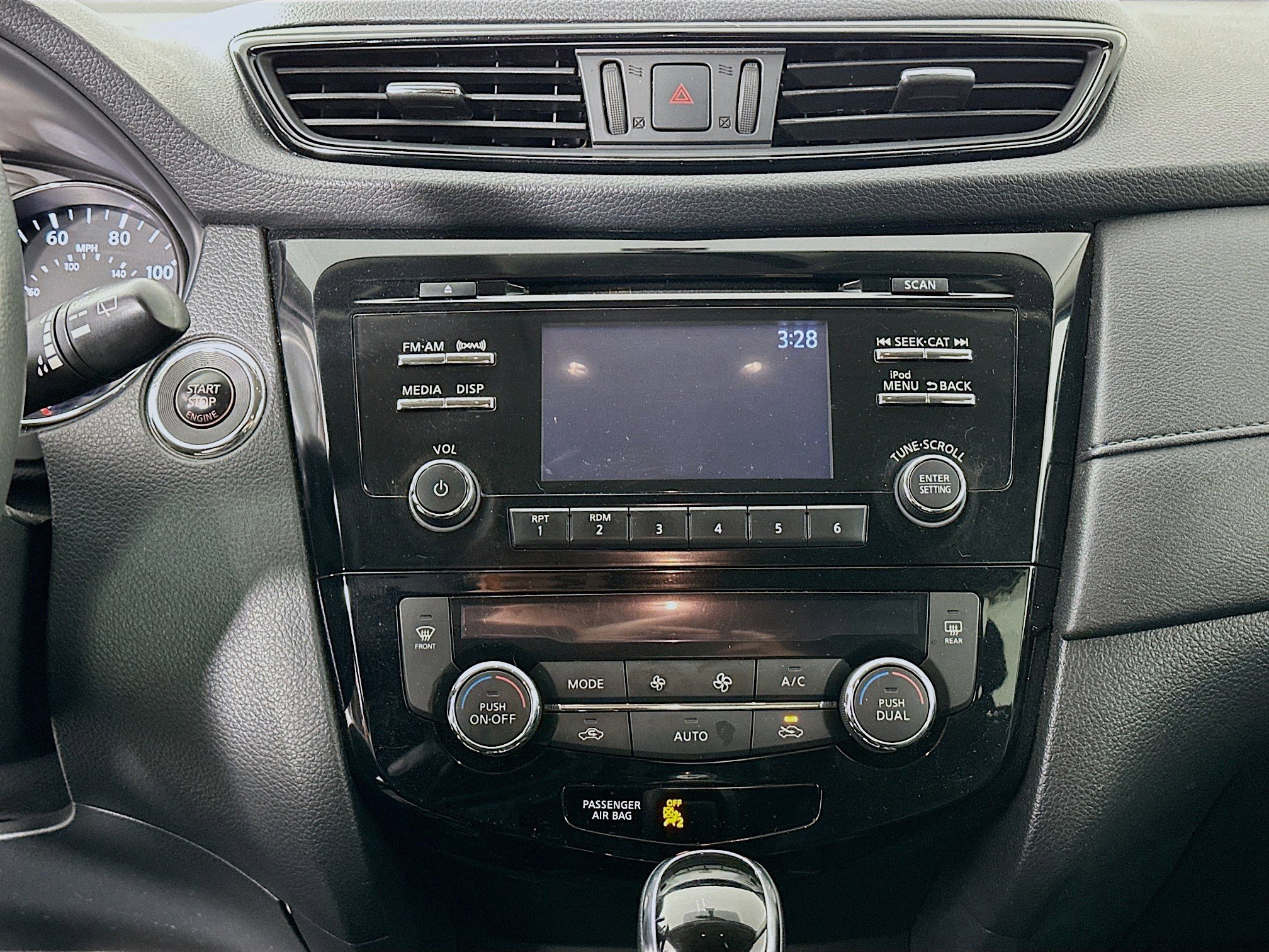 Used 2017 Nissan Rogue SV image 14