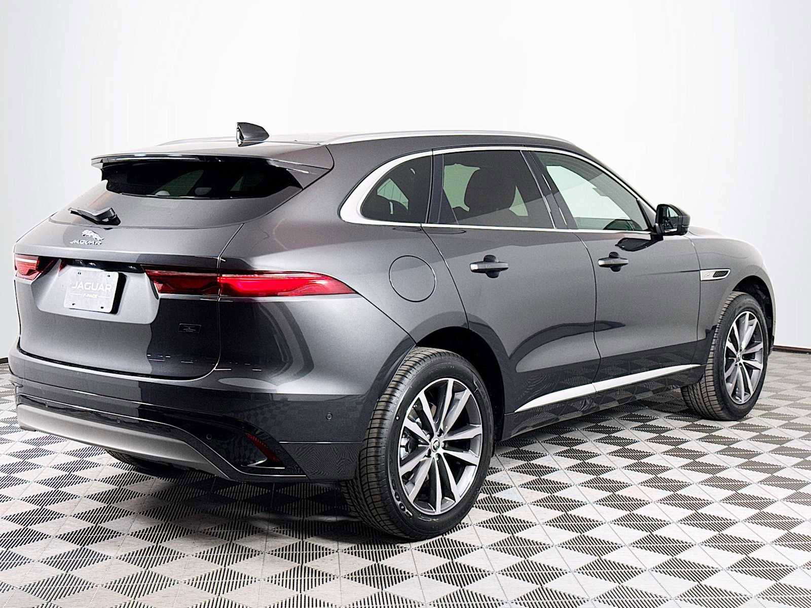 New 2026 Jaguar F-PACE R-Dynamic S image 5
