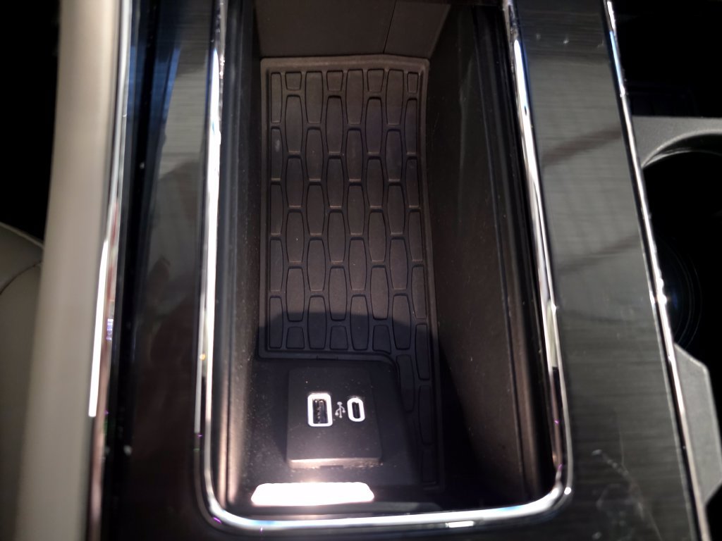 Used 2024 Lincoln Aviator AWD w/ Premium Package image 28